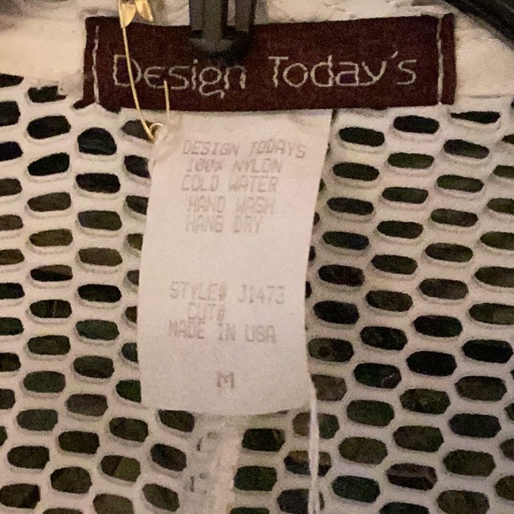 Design Today’s Graceful off white embroidered sleeve & double collar mesh - Picture 4 of 9